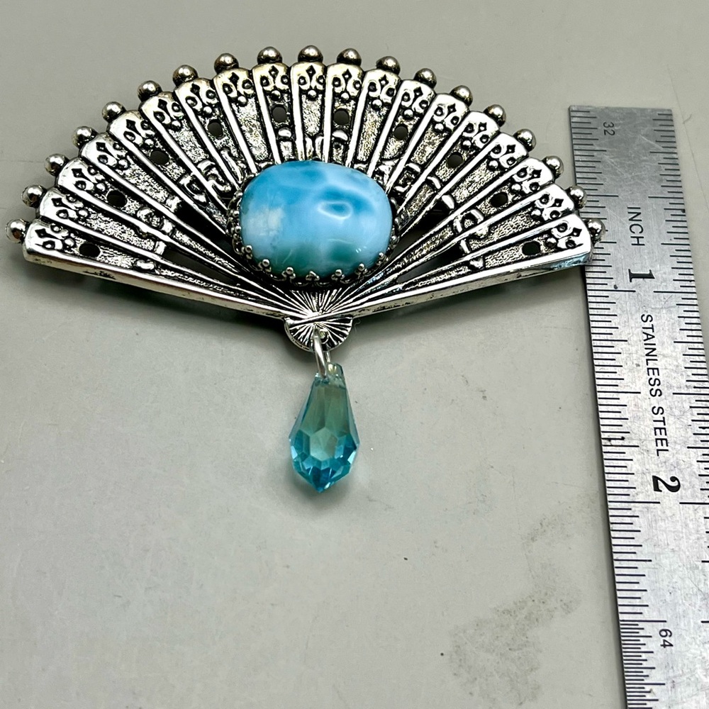 Elegant Silver and Blue Fan Brooch - Picture 2 of 2